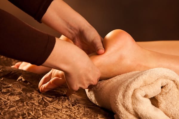 Professional tired feet relief focused on everyday muscle tension.